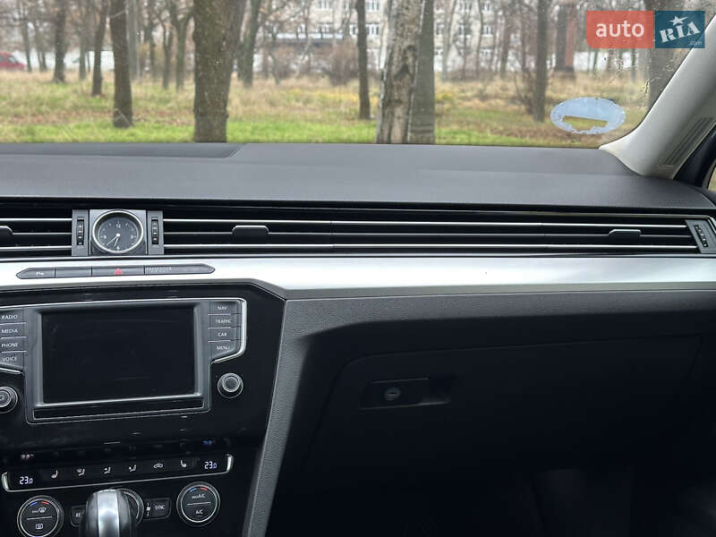 Универсал Volkswagen Passat 2015 в Киеве