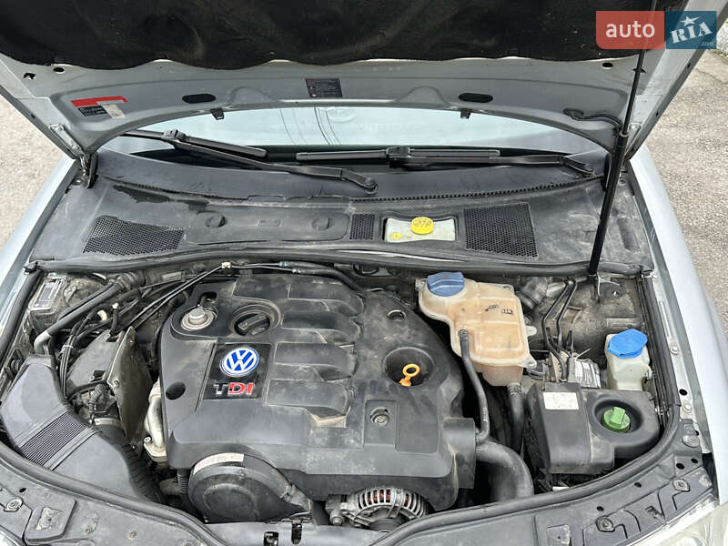 Универсал Volkswagen Passat 2002 в Звягеле