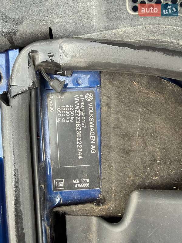 Седан Volkswagen Passat 2002 в Надворной