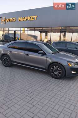 Седан Volkswagen Passat 2012 в Львове