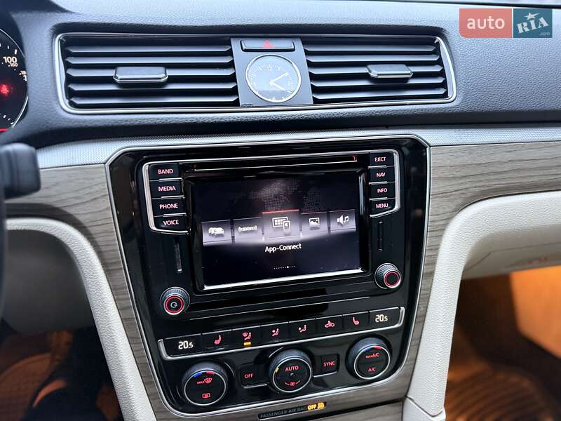 Седан Volkswagen Passat 2017 в Стрые