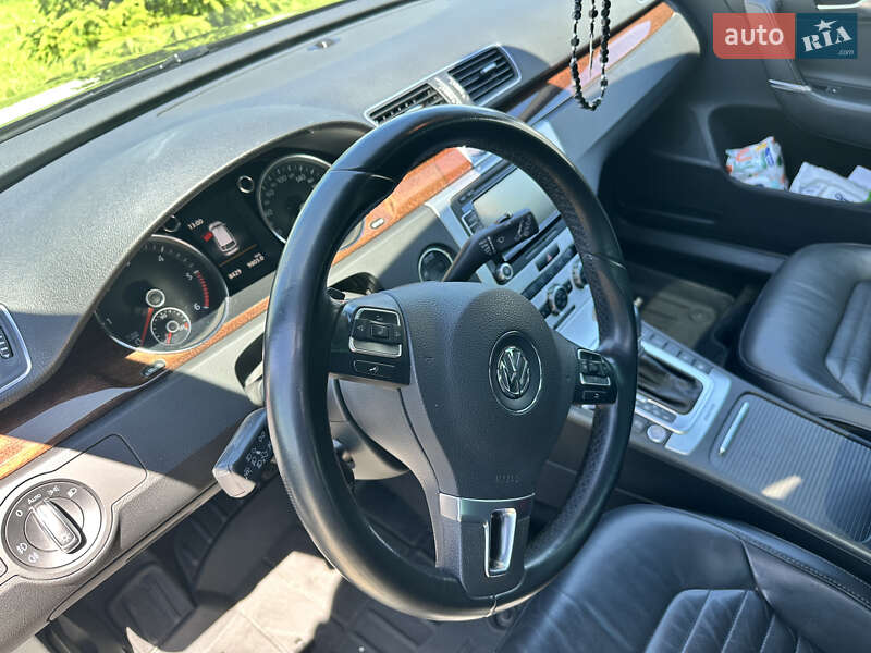 Универсал Volkswagen Passat 2014 в Ивано-Франковске