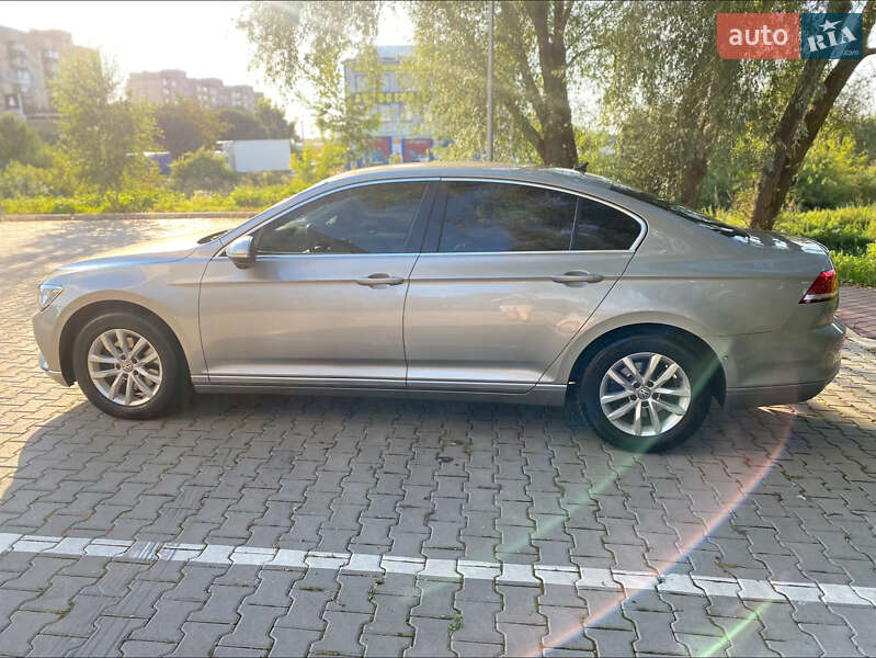Седан Volkswagen Passat 2016 в Хмельницком