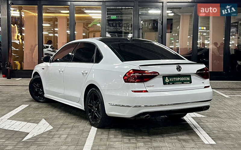Седан Volkswagen Passat 2018 в Киеве