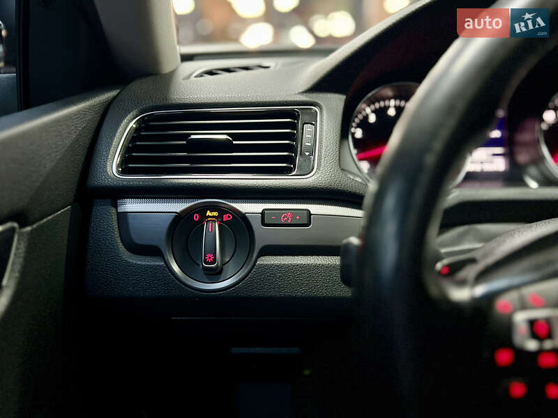 Седан Volkswagen Passat 2018 в Киеве