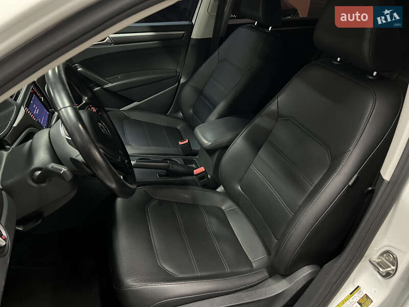 Седан Volkswagen Passat 2018 в Киеве