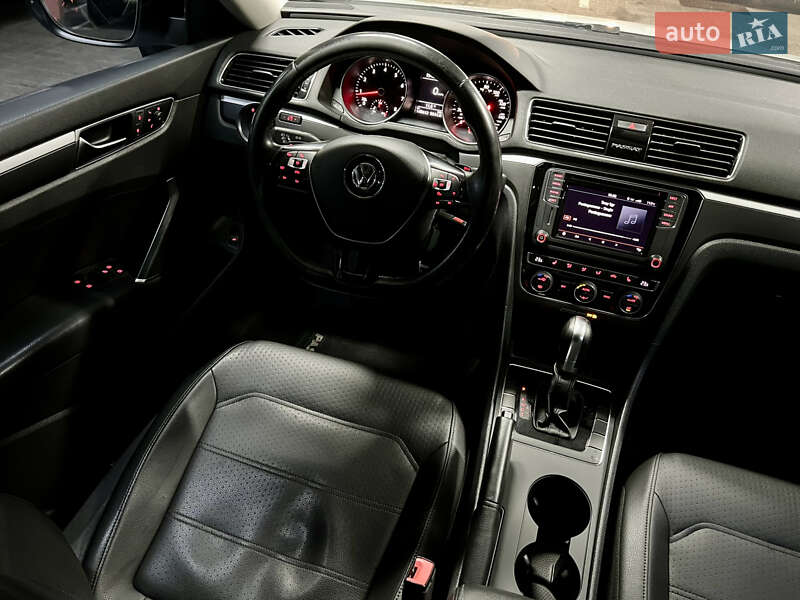 Седан Volkswagen Passat 2018 в Киеве