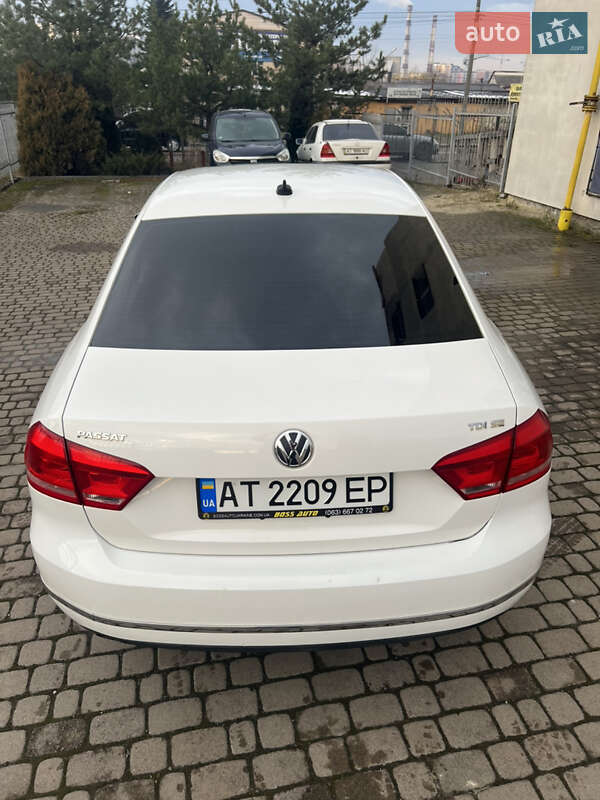 Седан Volkswagen Passat 2014 в Ивано-Франковске