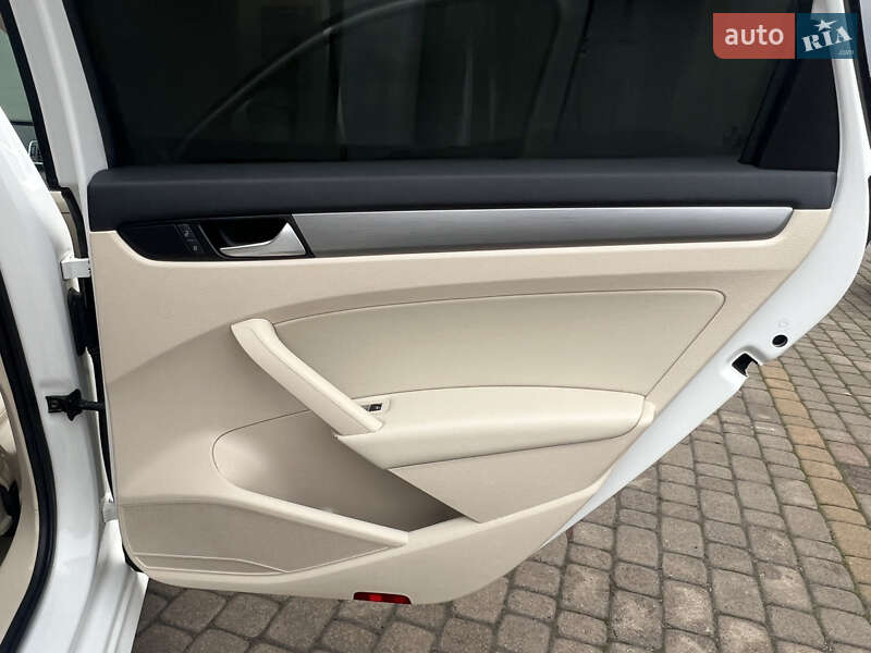 Седан Volkswagen Passat 2014 в Ивано-Франковске