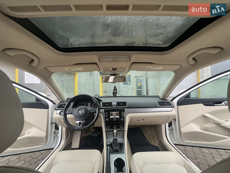 Седан Volkswagen Passat 2014 в Ивано-Франковске