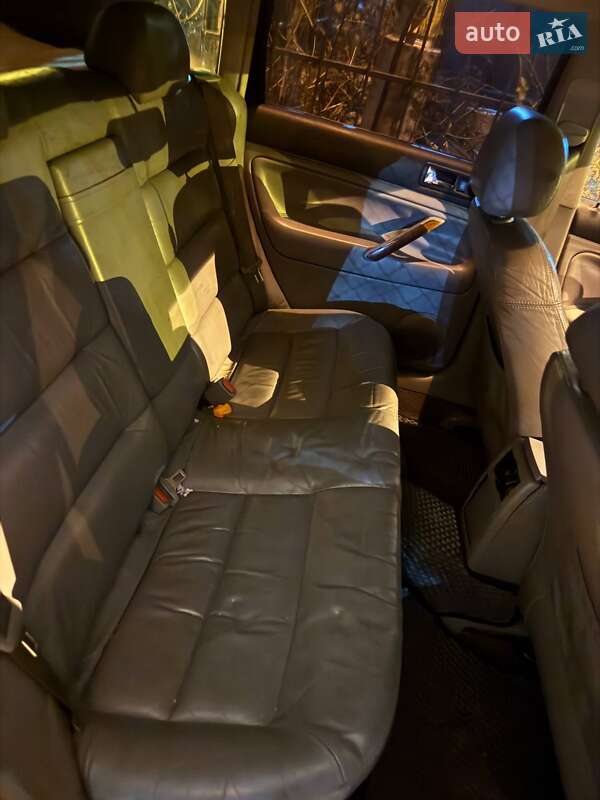 Седан Volkswagen Passat 2001 в Киеве