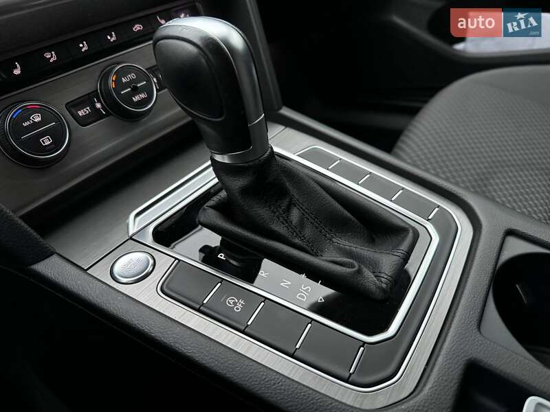 Универсал Volkswagen Passat 2017 в Киеве