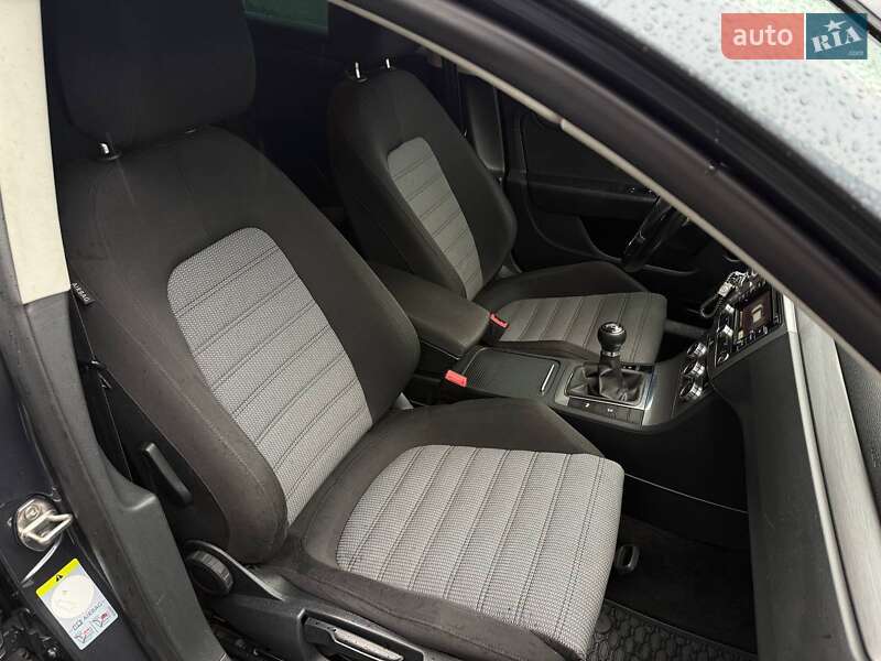 Универсал Volkswagen Passat 2012 в Ровно