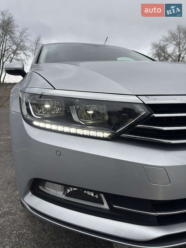 Седан Volkswagen Passat 2019 в Киеве