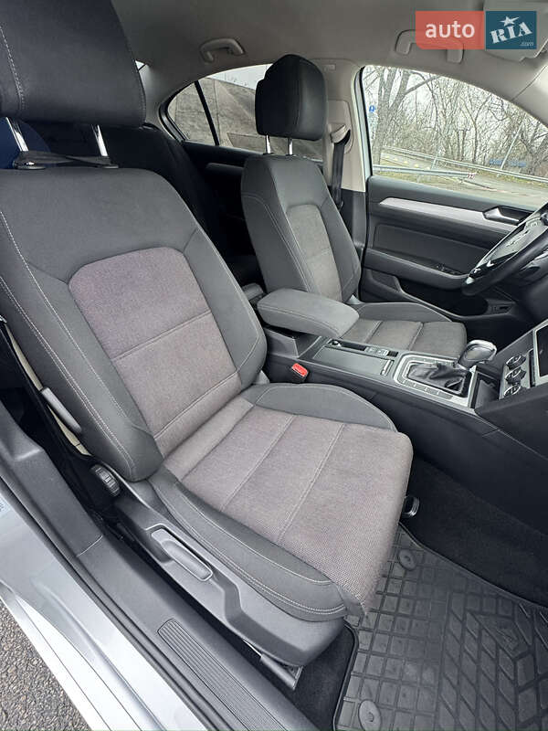 Седан Volkswagen Passat 2019 в Киеве