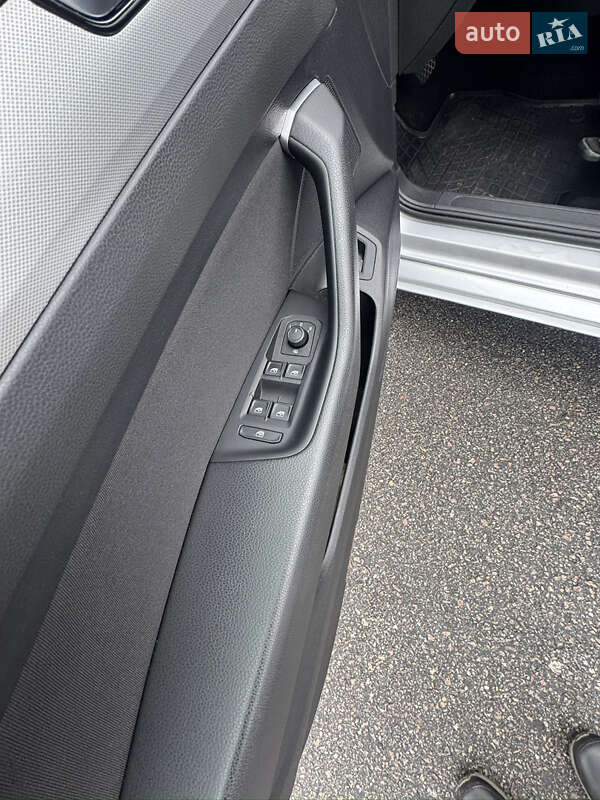 Седан Volkswagen Passat 2019 в Киеве