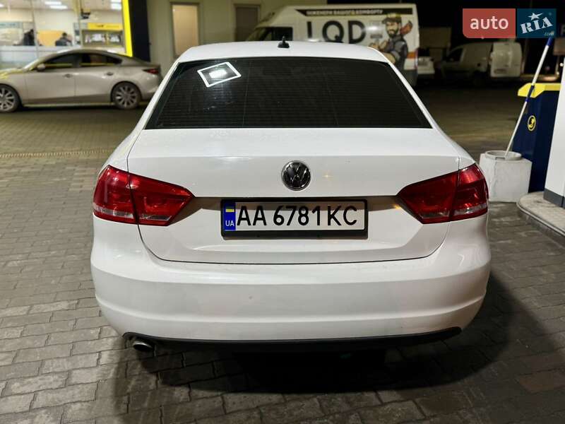 Седан Volkswagen Passat 2011 в Киеве