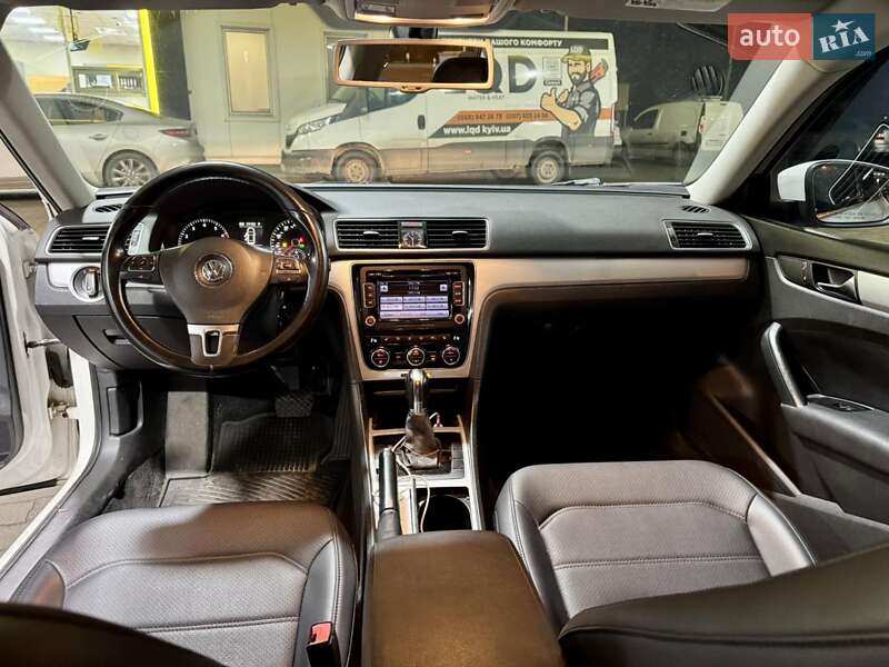 Седан Volkswagen Passat 2011 в Киеве