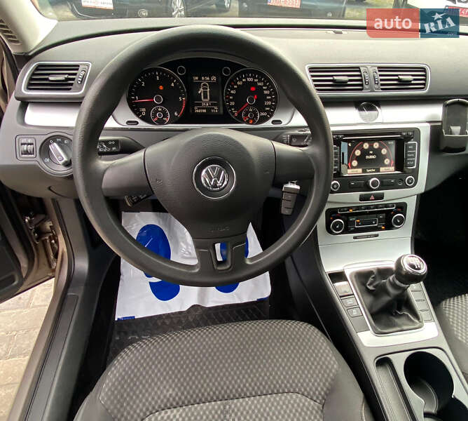 Универсал Volkswagen Passat 2011 в Ровно