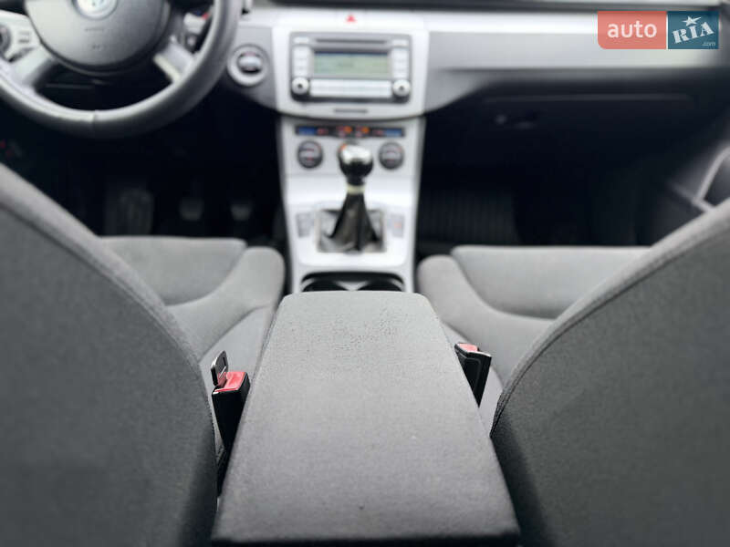 Универсал Volkswagen Passat 2008 в Ровно