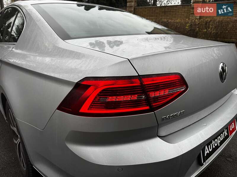 Седан Volkswagen Passat 2018 в Киеве