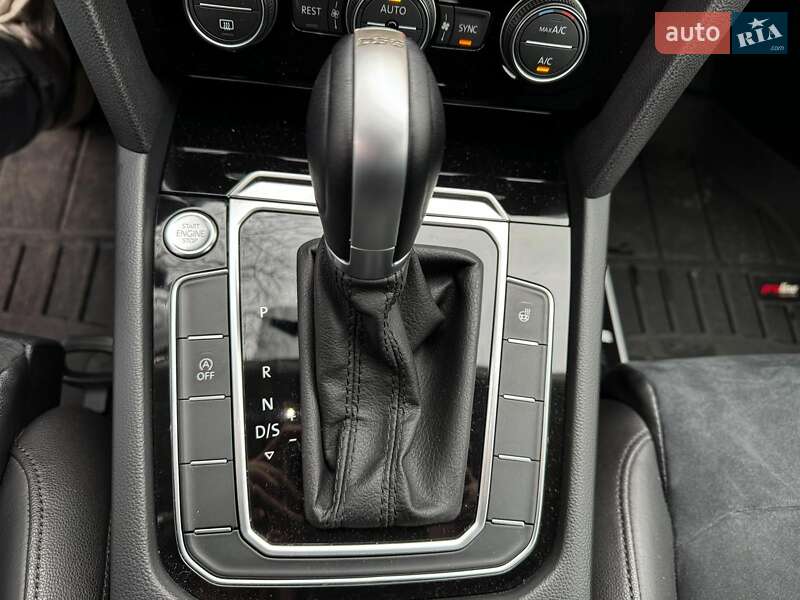 Седан Volkswagen Passat 2018 в Киеве