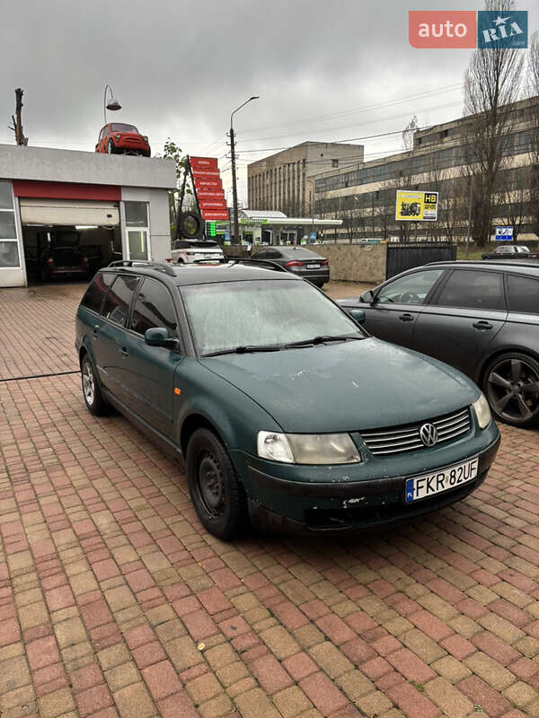 Универсал Volkswagen Passat 2000 в Коростене