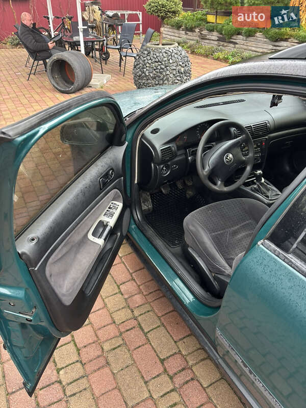 Универсал Volkswagen Passat 2000 в Коростене