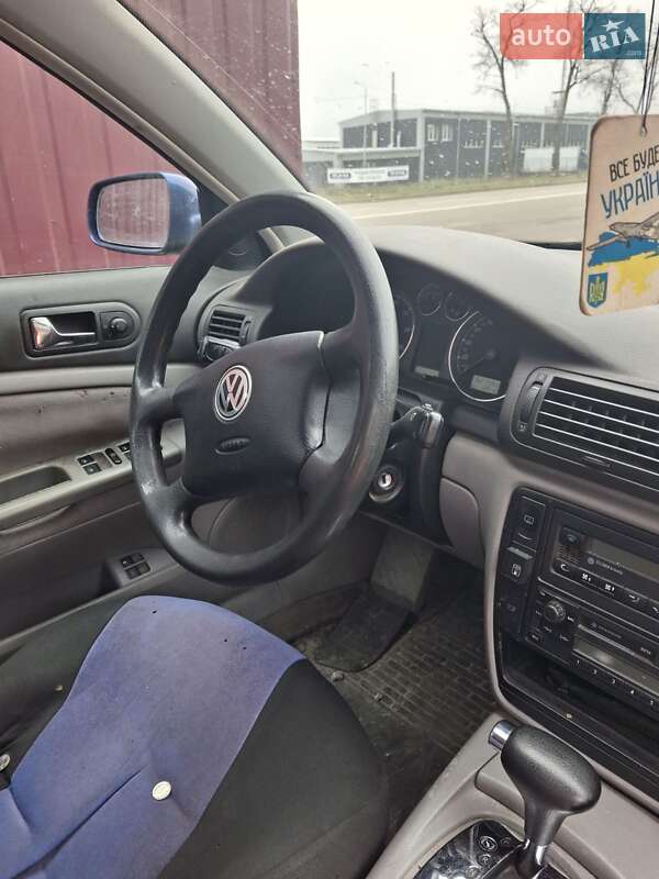 Седан Volkswagen Passat 2001 в Кропивницком