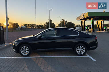 Седан Volkswagen Passat 2018 в Києві