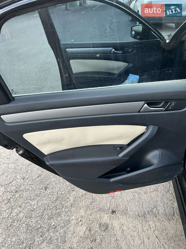 Седан Volkswagen Passat 2015 в Тернополе