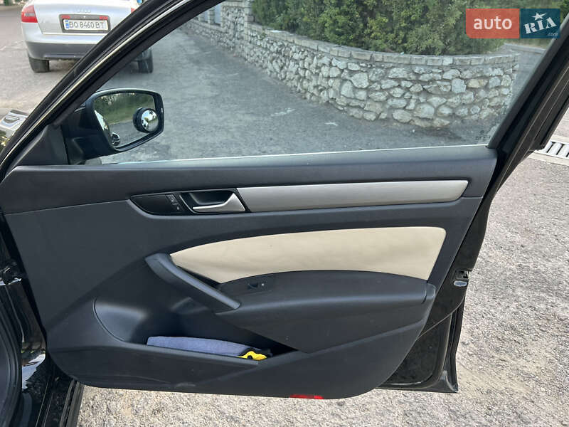 Седан Volkswagen Passat 2015 в Тернополе