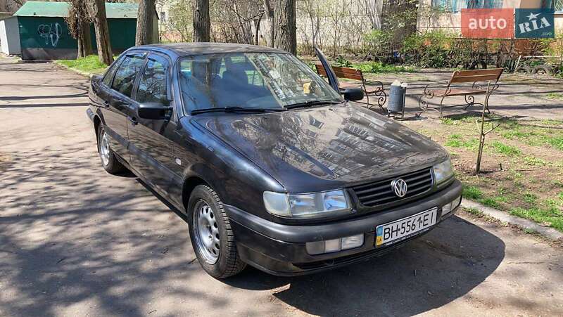 Седан Volkswagen Passat 1993 в Одессе фото Седан Volkswagen Passat 1993 в Одессе