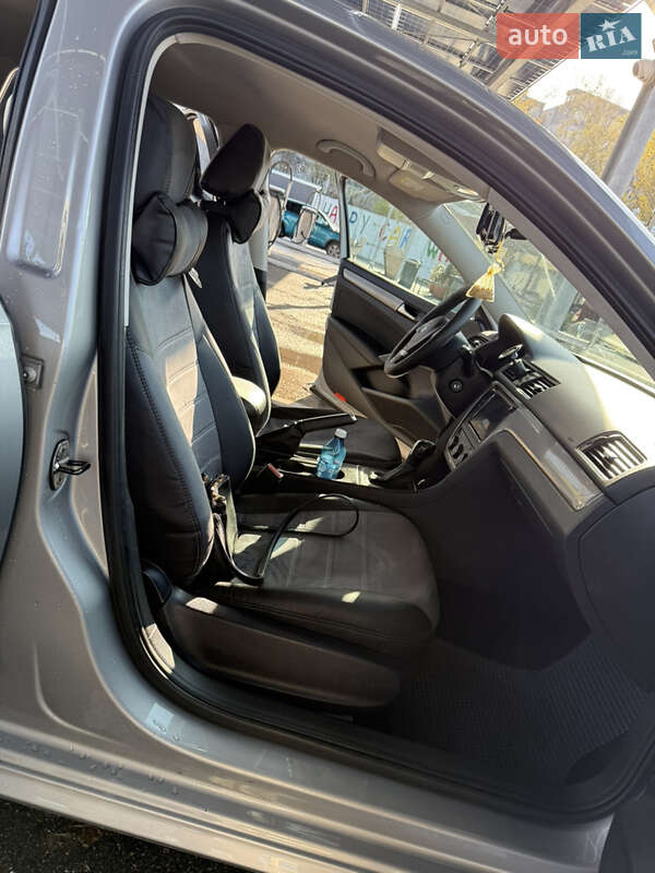 Седан Volkswagen Passat 2012 в Измаиле