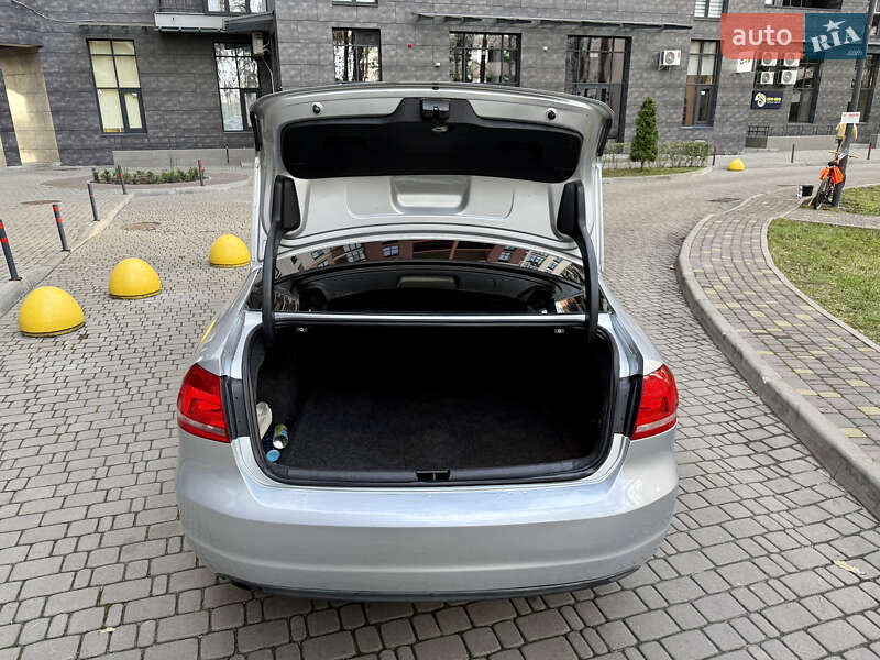 Седан Volkswagen Passat 2014 в Киеве