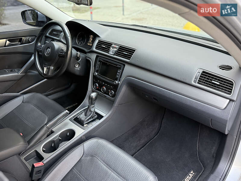 Седан Volkswagen Passat 2014 в Киеве