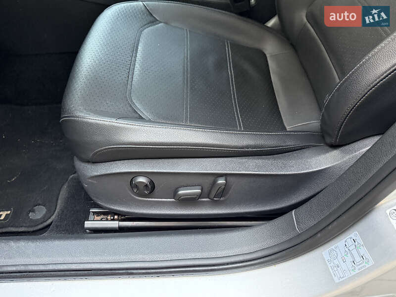 Седан Volkswagen Passat 2014 в Киеве