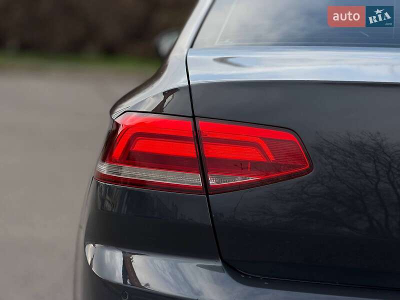 Седан Volkswagen Passat 2015 в Кривом Роге