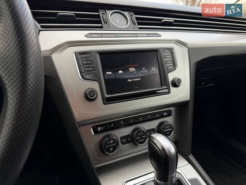 Седан Volkswagen Passat 2015 в Кривом Роге