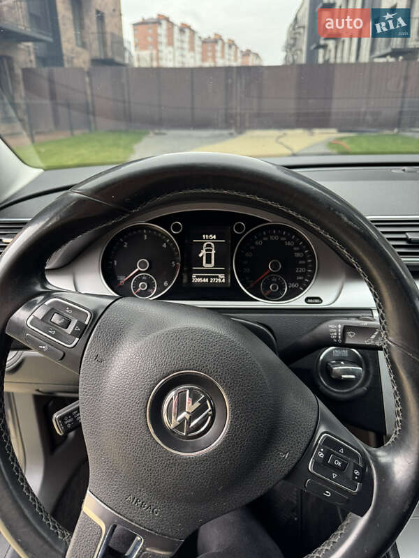 Универсал Volkswagen Passat 2013 в Ивано-Франковске