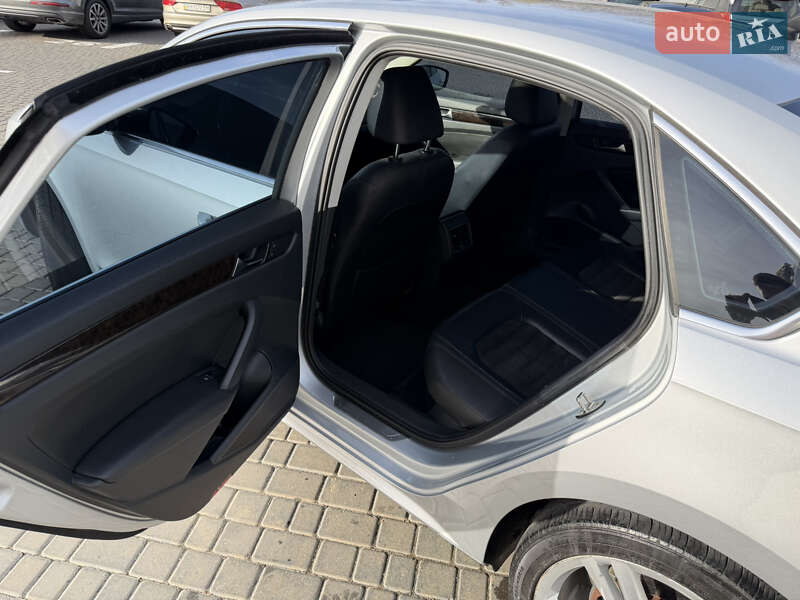 Седан Volkswagen Passat 2014 в Одессе