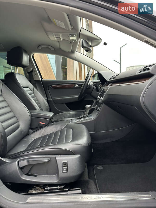 Універсал Volkswagen Passat 2011 в Луцьку