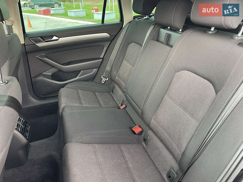 Універсал Volkswagen Passat 2017 в Ужгороді