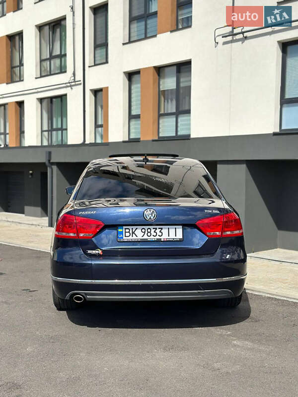 Седан Volkswagen Passat 2012 в Ровно
