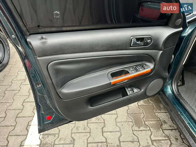 Седан Volkswagen Passat 2001 в Вишневом