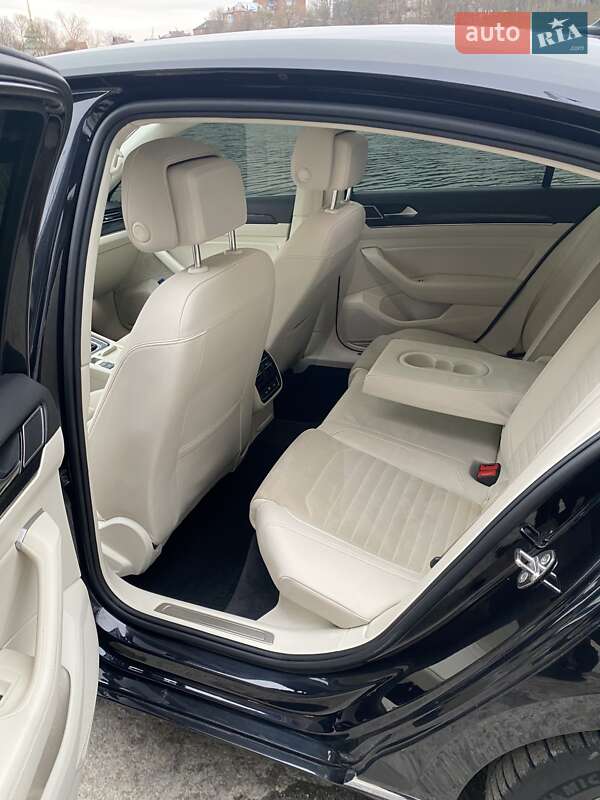 Седан Volkswagen Passat 2015 в Виннице