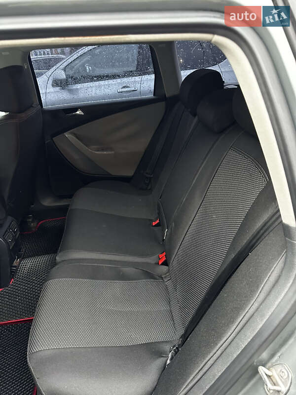 Универсал Volkswagen Passat 2005 в Любешове