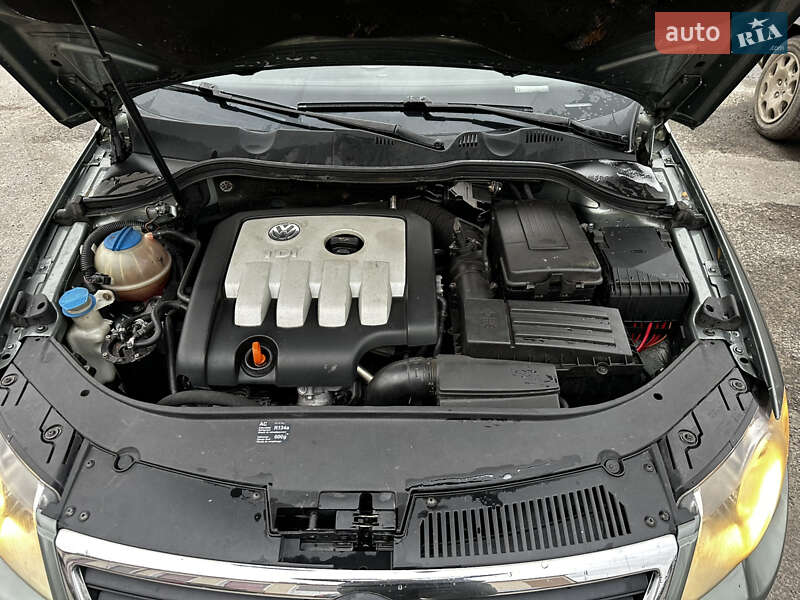 Универсал Volkswagen Passat 2005 в Любешове