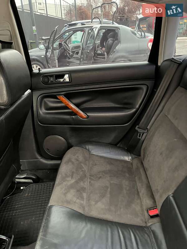 Седан Volkswagen Passat 2001 в Вишневом