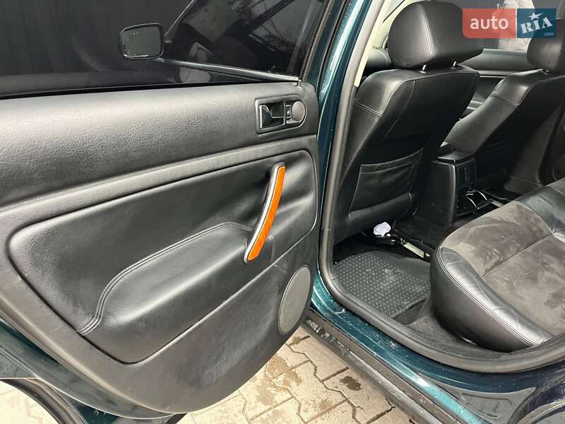 Седан Volkswagen Passat 2001 в Вишневом